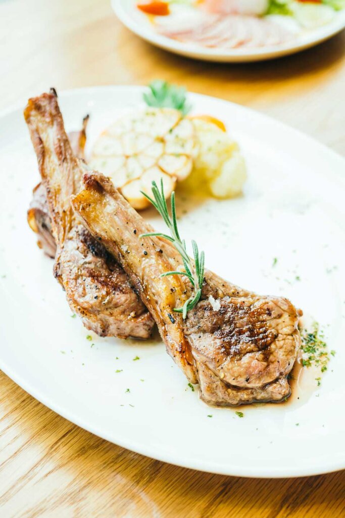 Image Côtelettes d’agneau et poivrons à la plancha